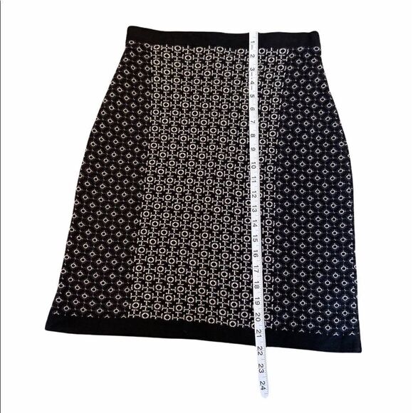 Printed Knit Elastic Wast KneeLength Fitted Skirt - Picture 7 of 8